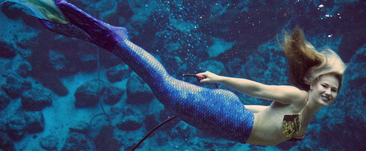 Mermaid swims in Weeki Wachee Springs