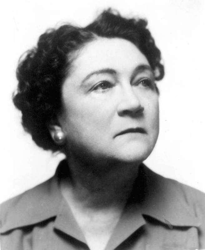 an old black and white photograph of marjorie kinnan rawlings