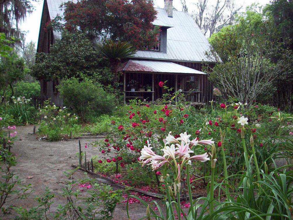 Dudley Farmhouse Garden in Bloom