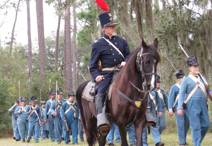 Major Dade leads the troops at Dade Battlefield